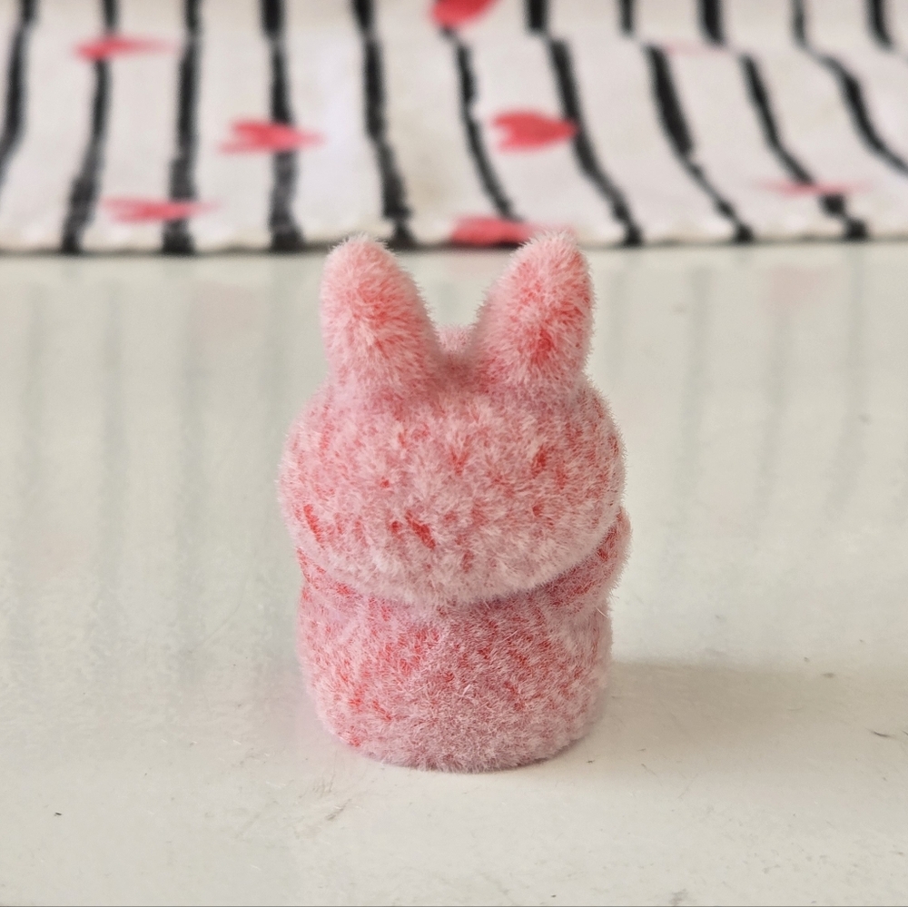 🍒🍒 Red Fuzzy Labubu Mini Figurine - Picture 4 of 6